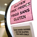A sign on the top of a fridge, indicating it contains gluten-free food.